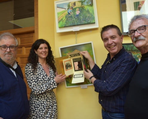 El presidente provincial junto a la alcaldesa de Barrax, el gerente de Cultural Albacete y el artista Pepe Cortijo