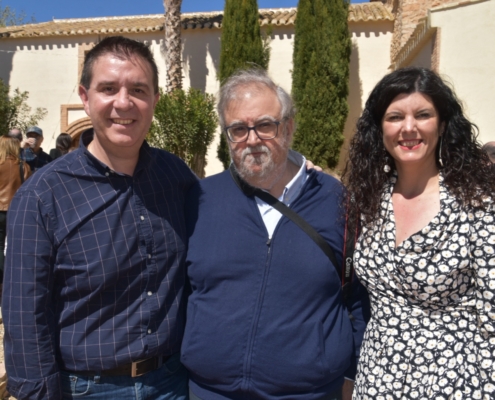 El presidente provincial junto a la alcaldesa de Barrax y al gerente de Cultural Albacete