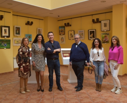 El presidente provincial junto a la alcaldesa de Barrax y parte de su equipo y al gerente de Cultural Albacete en el hall del Ayuntamiento donde s ...