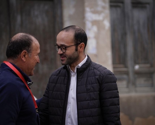 El vicepresidente saluda durante el Gran Premio Primavera Ontur Diputación de Albacete