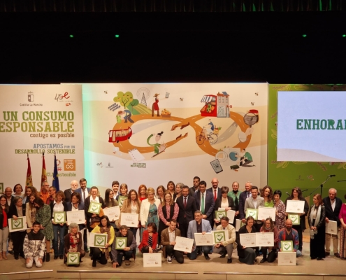 'Foto de familia' de la entrega de reconocimientos a las Mejores Prácticas de Consumo de C-LM