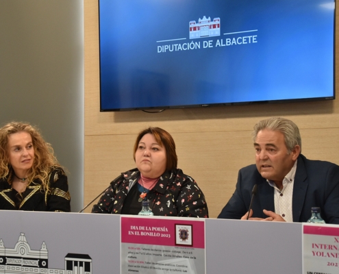 Foto durante la presentación del XII Certamen Internacional de Poesía Yolanda Sáenz de Tejada que acoge El Bonillo