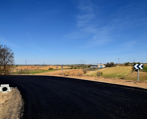 Imagen de la carretera AB-609 de El Bonillo a Sotuélamos recién asfaltada