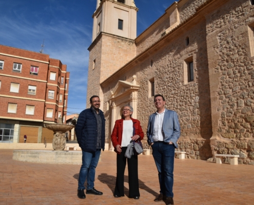 El presidente de la Diputación y alcaldesa de Tobarra en la parte baja de la remodelada Plaza de España