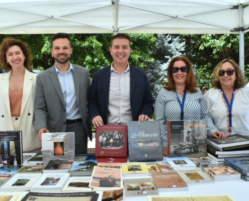 Imagen de archivo del presidente provincial junto al diputado de Cultura y miembros del Servicio