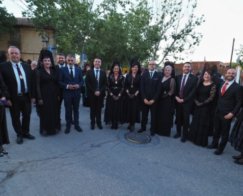 El presidente provincial junto a otros representantes institucionales antes del desfile de la Ofrenda a la Patrona de Almansa