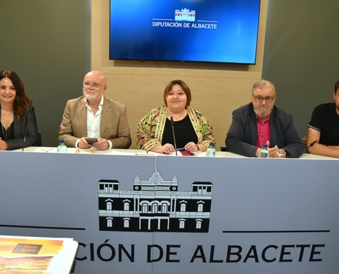 Imagen de la mesa de intervinientes en la presentación del 27º Festival de Teatro Clásico de Chinchilla