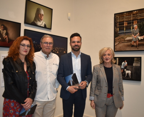 El Centro Cultural La Asunción y la fachada de la Diputación acogen hasta el 30 de junio la exposición ‘Creadores de Conciencia’ que homena ...