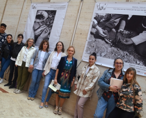 Exposición 'Manos, herramientas del alma', organizada por el Servicio de Archivo de la Diputación de Albacete