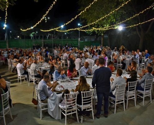 Plano general comensales en II Cena Gastronómica del Saxosones 2023 de Cenizate