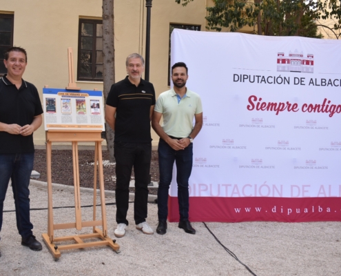 Plano general de protagonistas en la puesta de largo del Cine de Verano 2023 de la Diputación