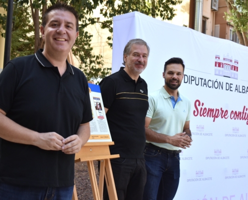 Plano general de protagonistas en la puesta de largo del Cine de Verano 2023 de la Diputación