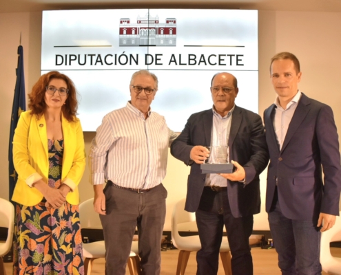 El stand de la Diputación acoge la entrega del Premio Altozano al Parque Científico y Tecnológico de Castilla-La Mancha