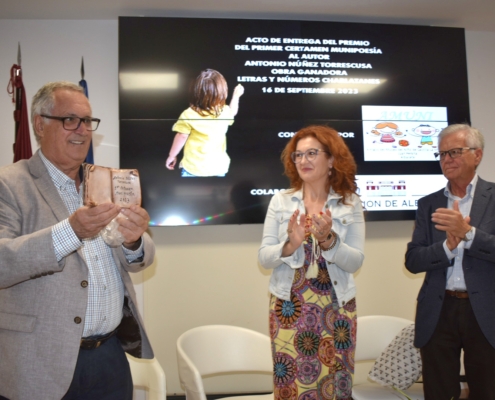 El stand de la Diputación en la Feria de Albacete acoge el acto de entrega del premio del I certamen internacional ‘Munipoesía’ que ha sido  ...