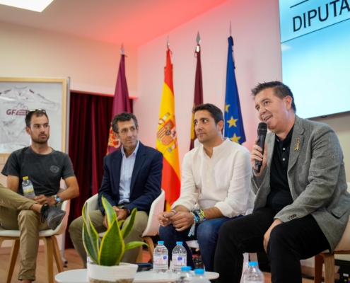 El presidente provincial mientras interviene en la presentación de la III Gran Fondo Sierra de Albacete