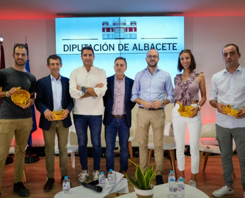 'Foto de familia' en la presentación de la III Gran Fondo Sierra de Albacete