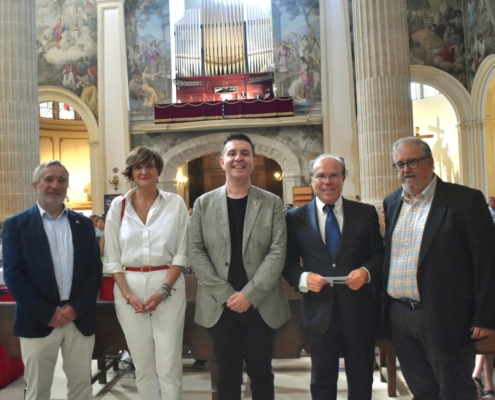 Cabañero disfruta del concierto ‘Albacete une dos monumentos: la Catedral y el Teatro Circo’ organizado por AMIThE con el apoyo de la Diputación