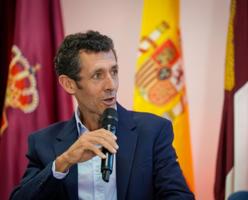 Imagen de Roberto Heras mientras interviene en la presentación de la III Gran Fondo Sierra de Albacete