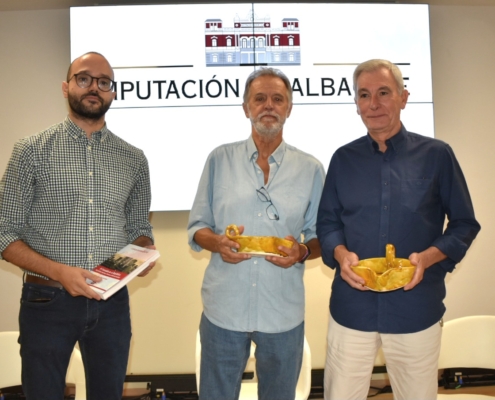 La Diputación de Albacete reitera su compromiso con la memoria democrática de la provincia en la presentación de la biografía del intelectual  ...