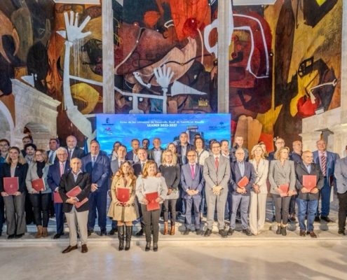 'Foto de familia' en la firma de convenios entre JCCM y GDR