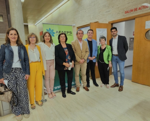 Imagen de familia previa al comienzo de las Jornadas sobre Salud Mental promovidas por AFAEPS