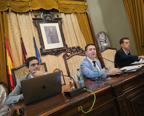 Imagen de la mesa presidencial en el pleno de octubre