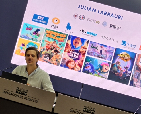 Plano medio de Julián Larrauri durante la ponencia a alumnado de Ciclos Formativos de Animación y Videojuegos en el marco de 'Mi Primer Abycine' ...