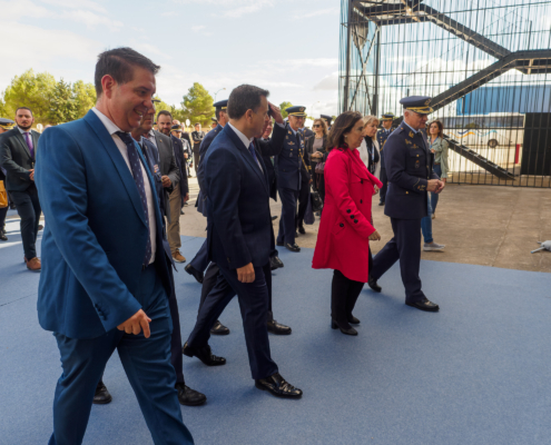 Tras la inauguracióon del Ejercicio BACSI a la llegada de la ministra de Defensa