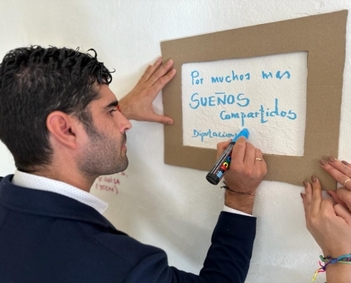 El diputado de Servicios Sociales deja su mensaje en la nueva sede de Llanero Solidario en Albacete