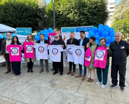 'Foto de familia' en la lectura del Manifiesto de Asfadi en el Altozano