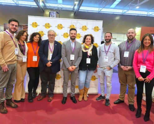 'Foto de familia' con integrantes de Cultural Albacete y representantes de municipios presentes en Mercantes