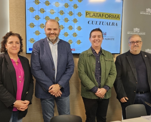 'Foto de familia' frontal de la presentación de la plataforma Cultualba