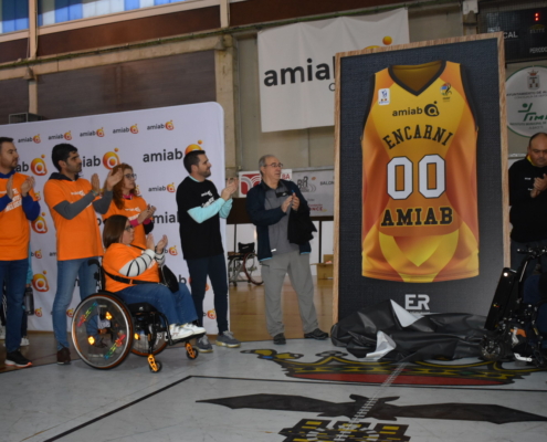 La Diputación de Albacete ‘juega’ al baloncesto en silla de ruedas por la plena inclusión de la mano de AMIAB