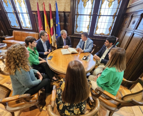 Imagen durante la visita al Palacio Provincial del secretario de Estado de Memoria Democrática
