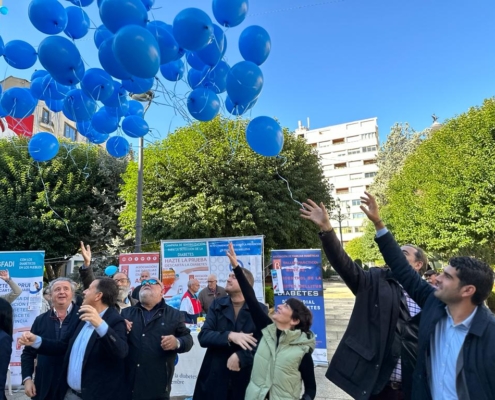 En la suelta de globos y lectura del Manifiesto de Asfadi en el Altozano