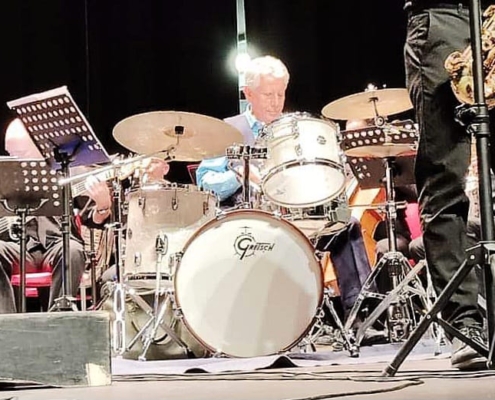 Pepe Sánchez en la batería durante Jazz in Band con la BSMA en Casas Ibáñez