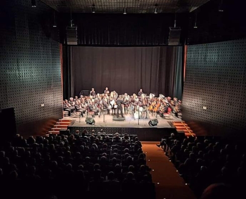 Plano general del teatro durante Jazz in Band con la BSMA en Casas Ibanez