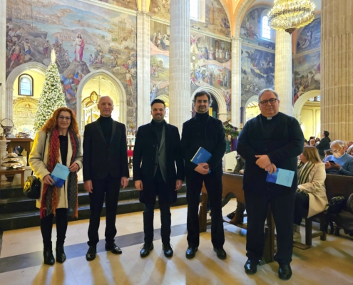 Imagen del diputado de Cultura, el director y el director de coro de Philomusica CLM, el vicario general de la Diócesis de Albacete y párroco de ...