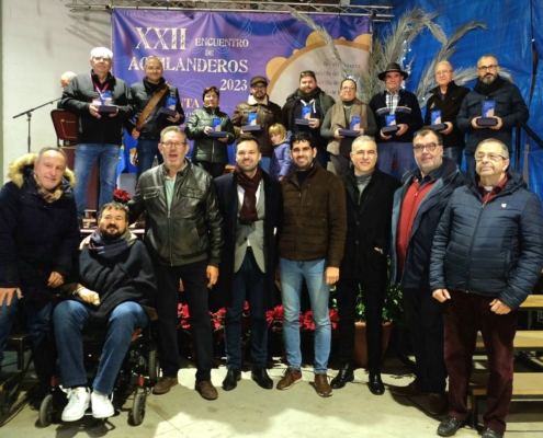 Foto de familia en el XXII Encuentro de Aguilanderos en Fuensanta I