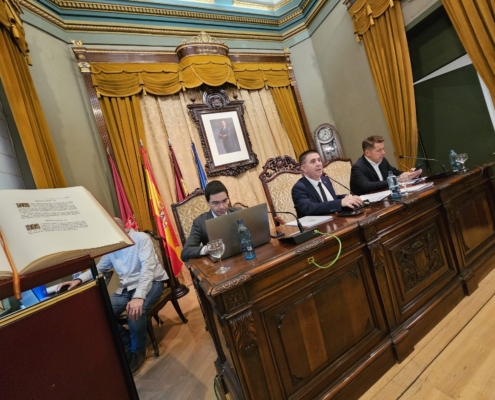 Imagen de la mesa presidencial en el Pleno de Presupuestos 2024