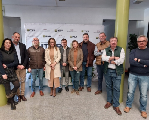 Imagen de representantes del ITAP y la JCCM en la visita a las instalaciones del Instituto Técnico Agronómico Provincial de la Diputación de Al ...