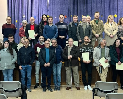 Foto de familia en el encuentro con representantes de La Manchuela