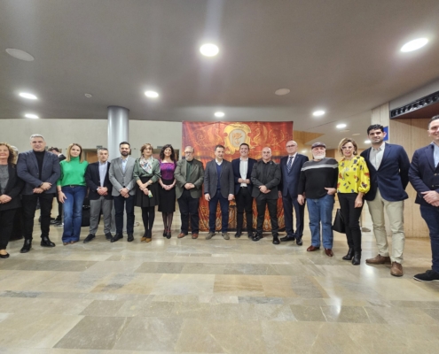 'Foto de familia' en el hall del Teatro Circo antes de la presentación del 17º Festival Internacional de Circo de Albacete