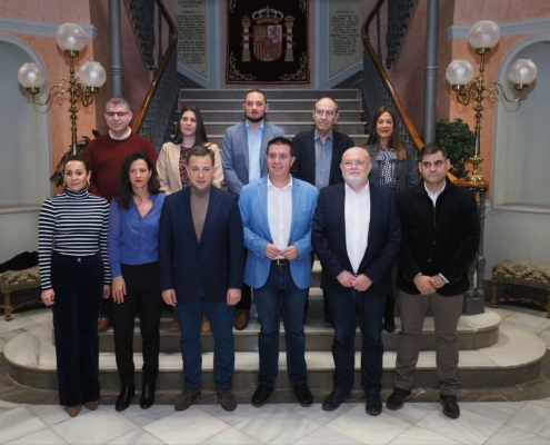 'Foto de familia' en las escaleras del Palacio Provincial