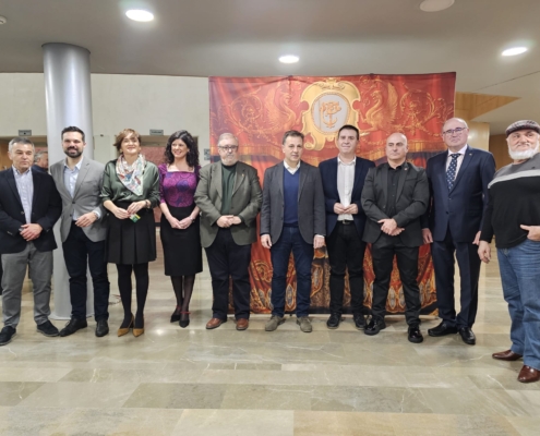 'Foto de familia' en el hall del Teatro Circo antes de la presentación del 17º Festival Internacional de Circo de Albacete