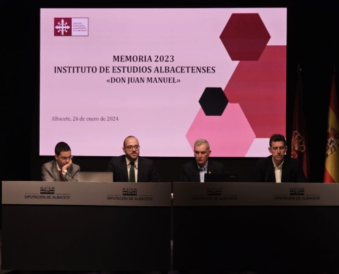 Imagen de la mesa en la Asamblea del IEA