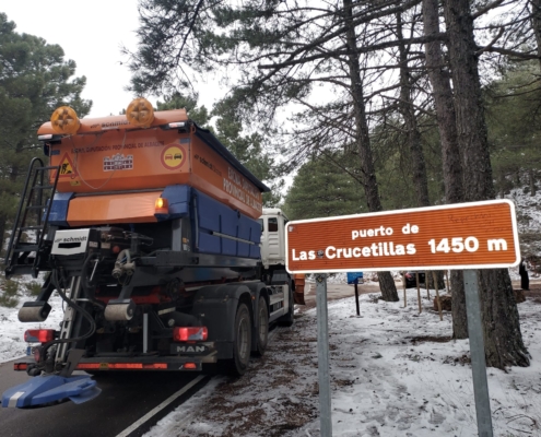 La Diputación de Albacete trabaja para proteger la Red Viaria Provincial frente a las heladas con 25.000 kilos de sal esparcidos durante el ‘D...