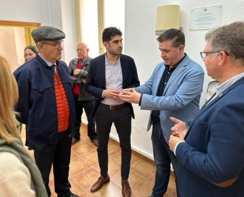 Durante la visita del presidente provincial y el diputado de Servicios Sociales a la nueva sede de Desarrollo Autismo en Hellín