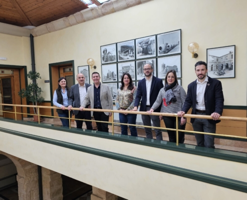 'Foto de familia' de la visita al Ayuntamiento de Villarrobledo