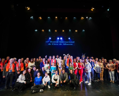 Gran foto de familia de la final del 17 Festival Internacional de Circo de Albacete